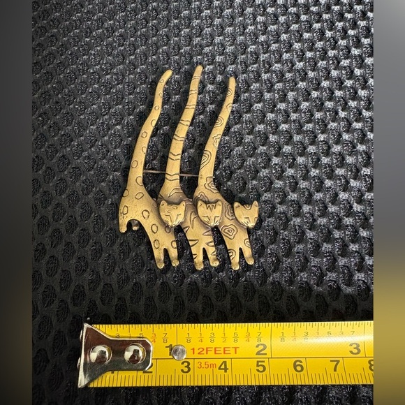 Vintage JJ Three Cats Brooch Pin - Brass Tone Feline Design - Picture 6 of 7